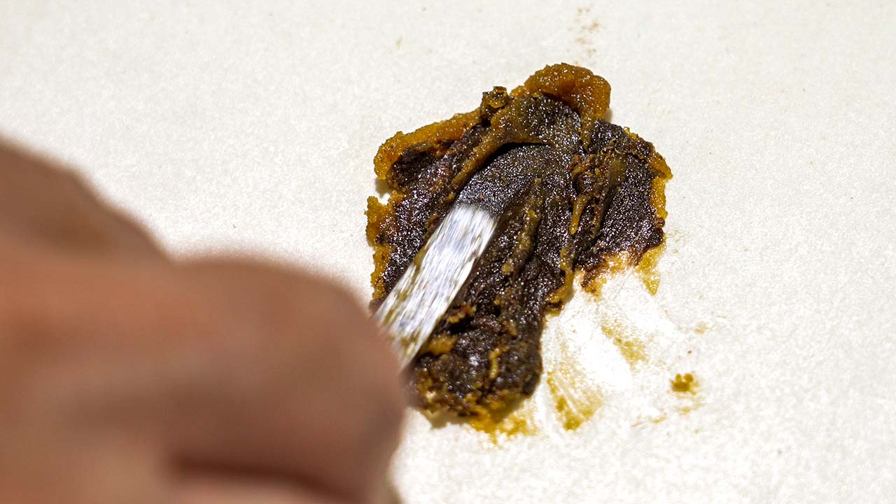 No,3 接着剤を練ります。